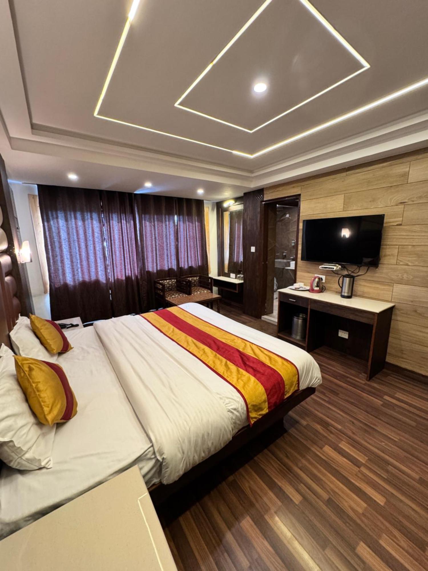 Victory Hotel And Restaurant By Gs Hospitality Шимла Экстерьер фото